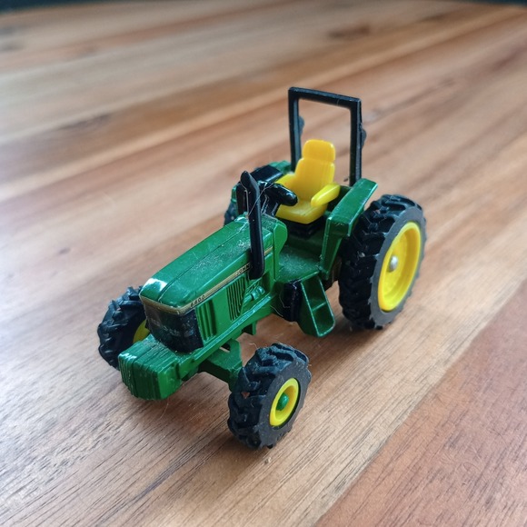 ERTL John Deere 6400 Row Crop Tractor Diecast Toy - Picture 2 of 8
